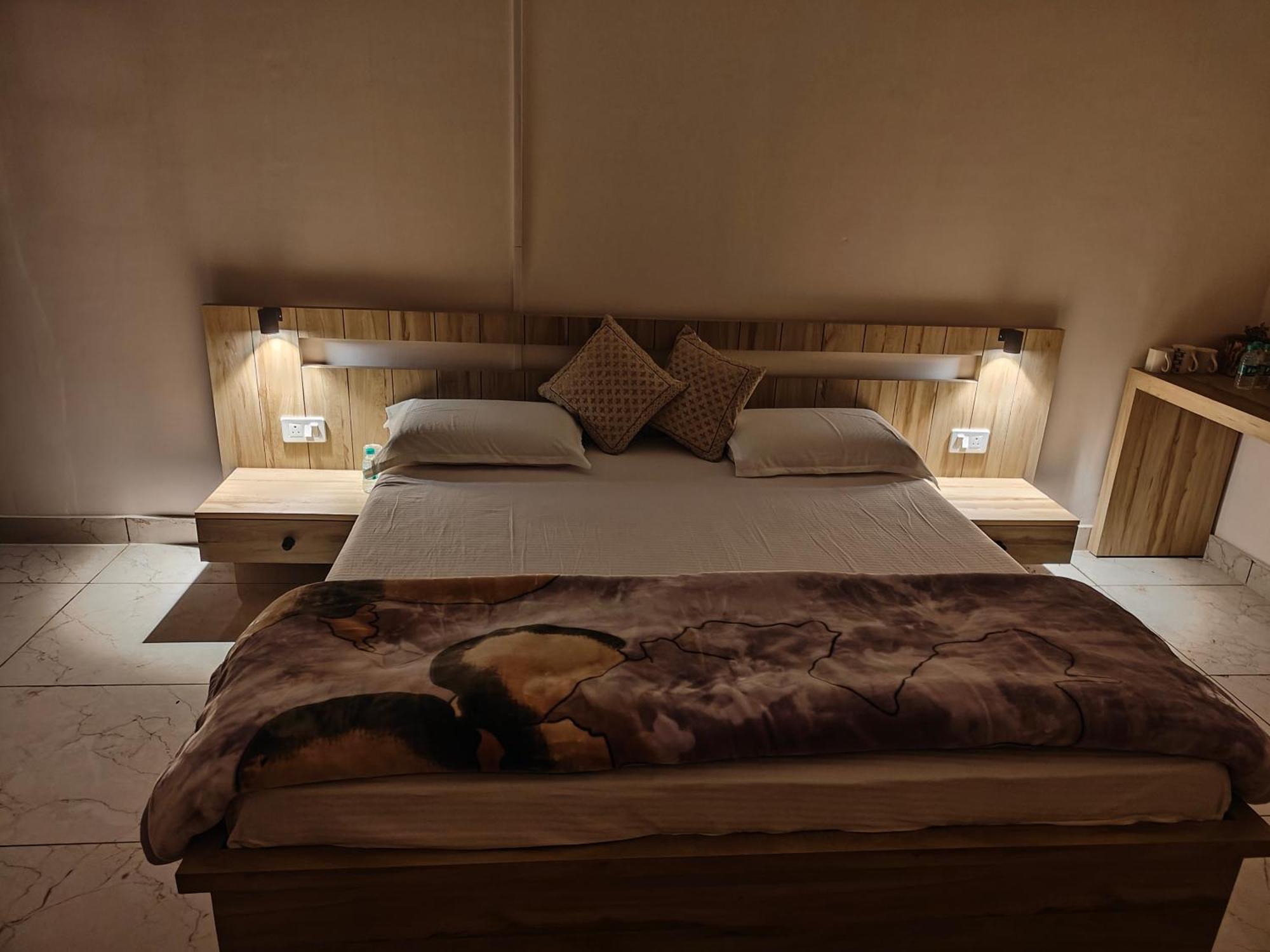 Shobhayan Inn, Airport Railway Station Pickup Free Ayodhya Værelse billede